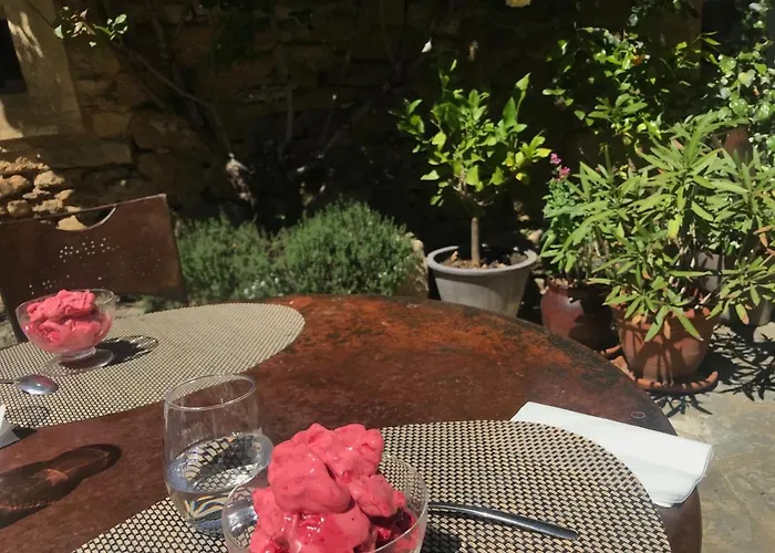 Les Aiguieres En Provence Bed and breakfast 3*