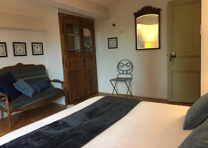Les Aiguieres En Provence