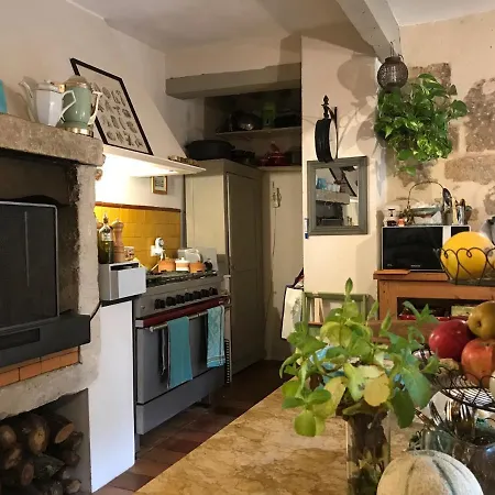 Les Aiguieres En Provence Bed & Breakfast
