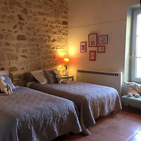 Les Aiguieres En Provence Bed & Breakfast 3*