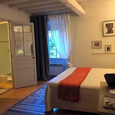Les Aiguieres En Provence Bed & Breakfast