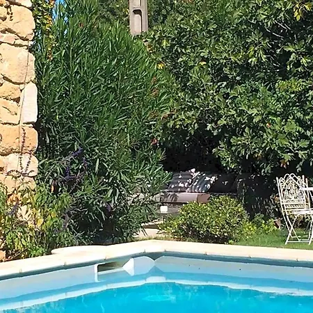 Les Aiguieres En Provence 3*