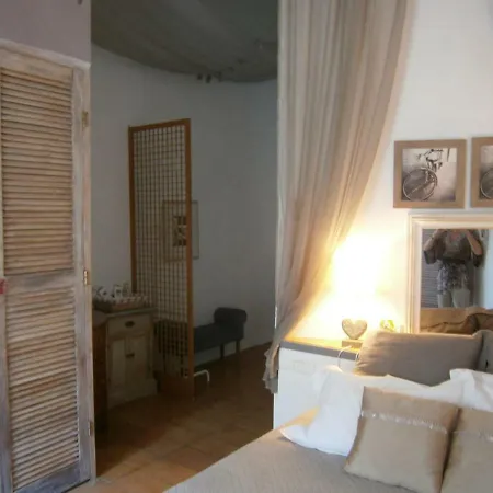 Les Aiguieres En Provence Bed & Breakfast