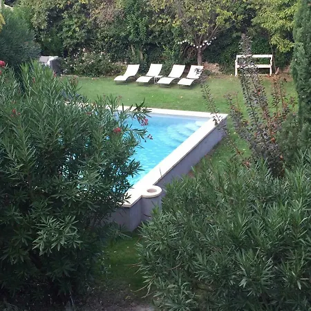 Les Aiguieres En Provence *