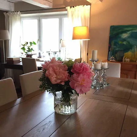 Les Aiguieres En Provence Bed & Breakfast *
