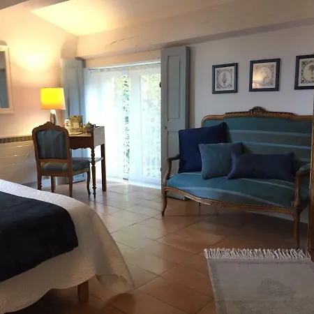 Les Aiguieres En Provence *