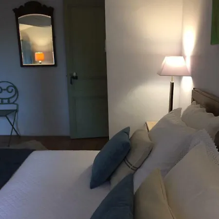 Les Aiguieres En Provence 住宿加早餐酒店 3*