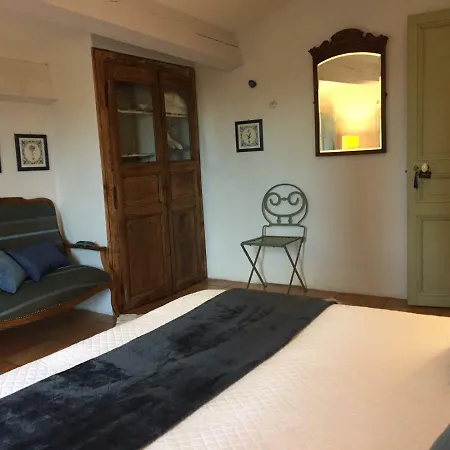 Les Aiguieres En Provence