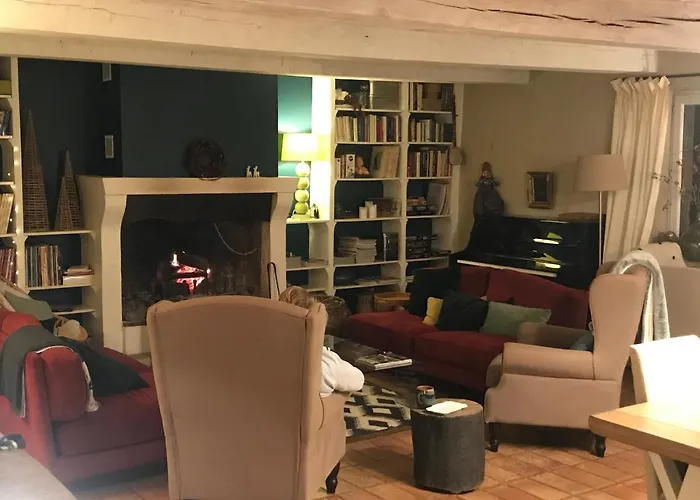 Les Aiguieres En Provence Bed & Breakfast 3*